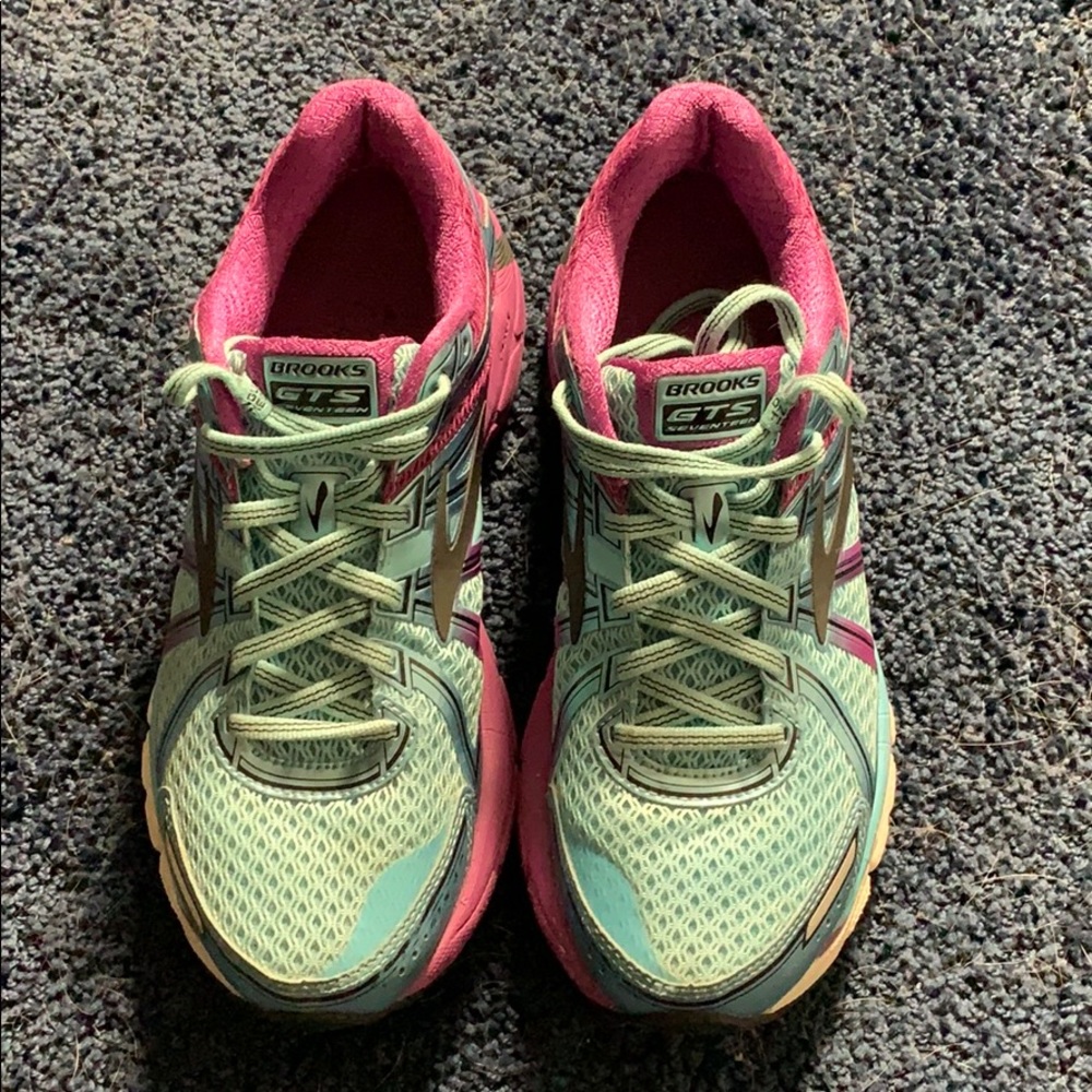 Brooks GTS 17 tennis shoes